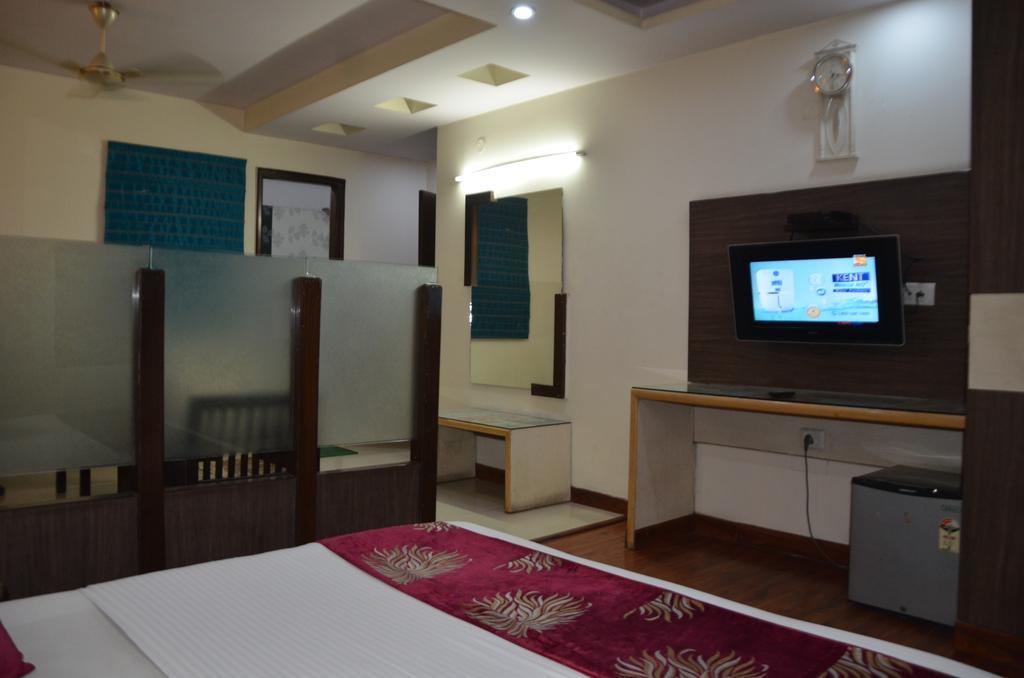 Hotel Milan Deluxe Yeni Delhi Dış mekan fotoğraf