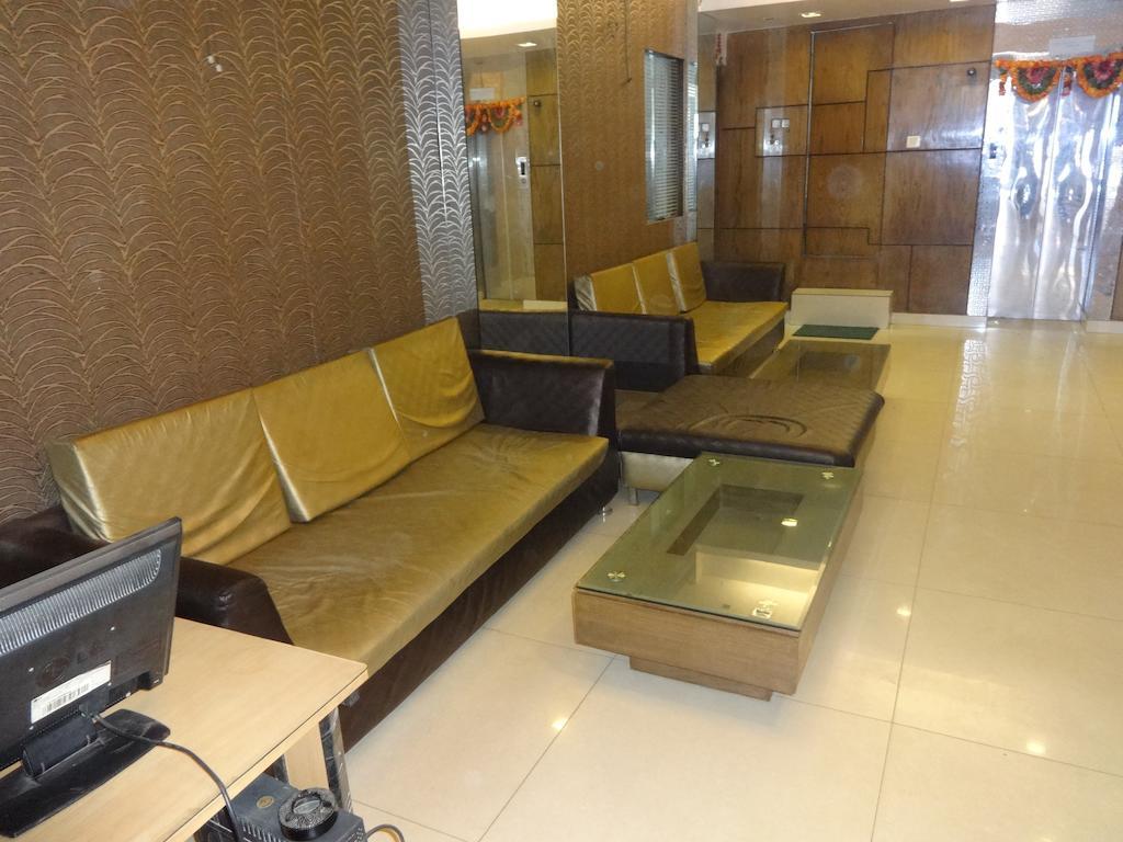 Hotel Milan Deluxe Yeni Delhi Dış mekan fotoğraf