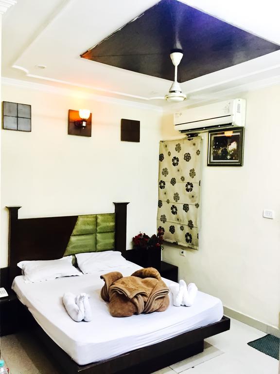 Hotel Milan Deluxe Yeni Delhi Dış mekan fotoğraf