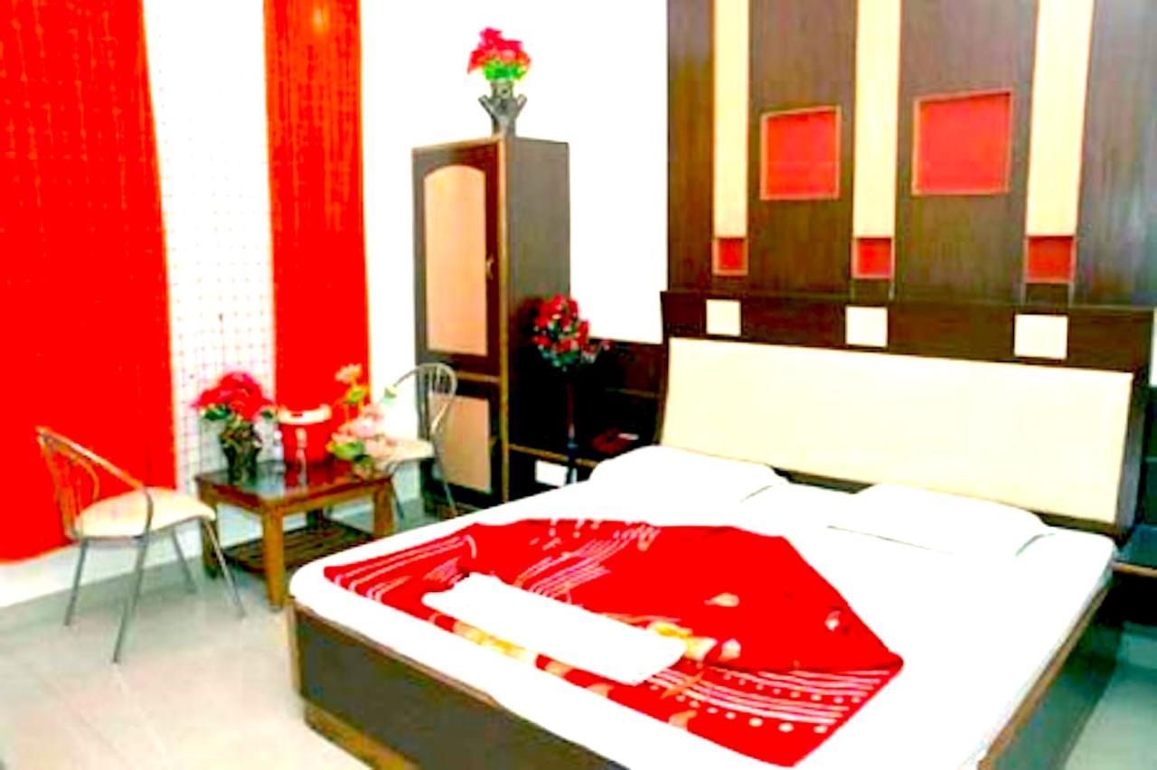 Hotel Milan Deluxe Yeni Delhi Dış mekan fotoğraf