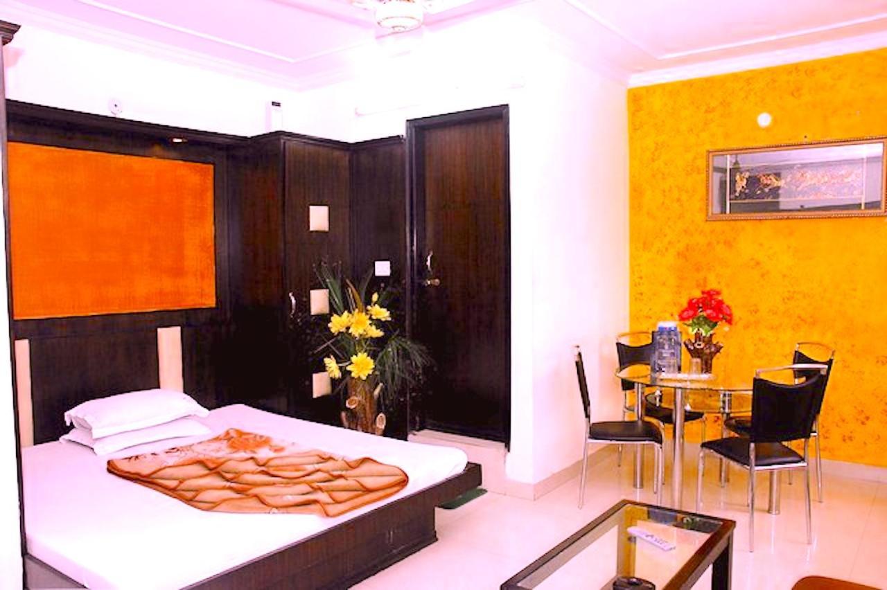 Hotel Milan Deluxe Yeni Delhi Dış mekan fotoğraf
