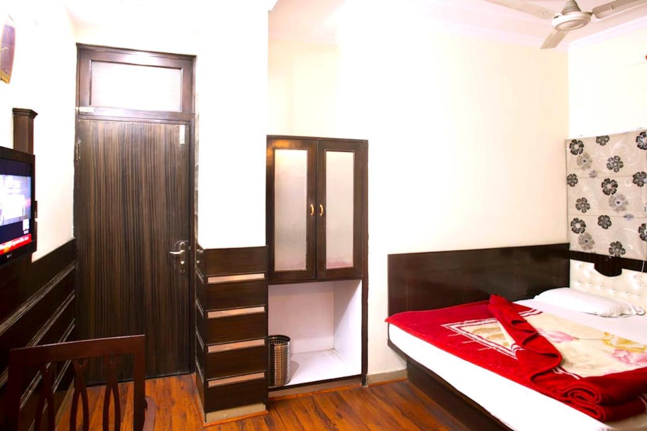 Hotel Milan Deluxe Yeni Delhi Dış mekan fotoğraf